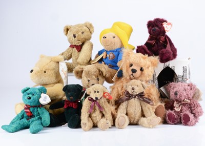 Lot 58 - A selection of collectors and manufactured teddy bears