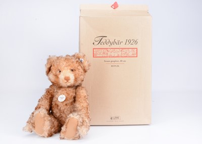 Lot 84 - A Steiff limited edition 1926 replica teddy bear