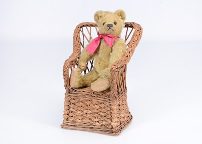 Lot 273 - A small 1920s Farnell teddy bear