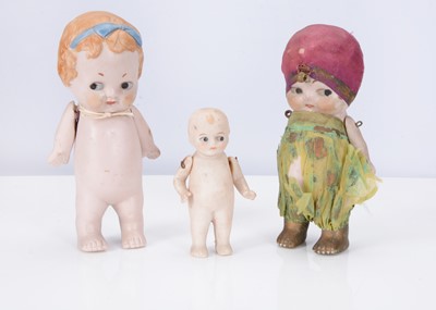 Lot 274 - Three small all-bisque googly eyed character figures