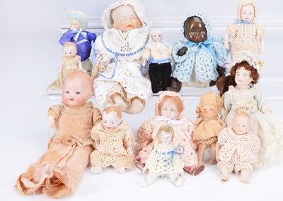 Lot 301 - A selection of small baby dolls