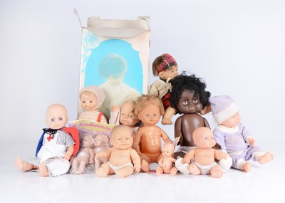 Lot 329 - A large quantity of plastic and vinyl baby dolls