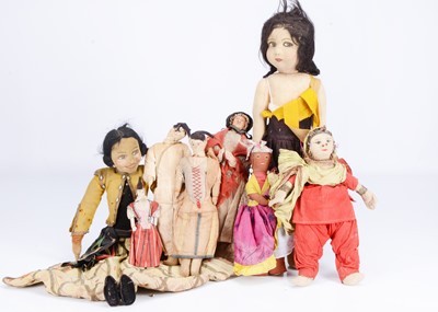 Lot 330 - Various dolls