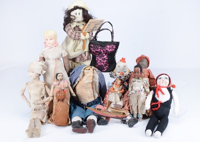 Lot 332 - Various dolls