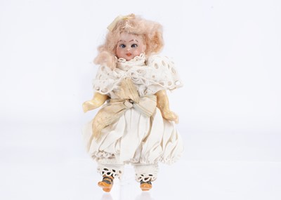 Lot 358 - A German dolls' house doll