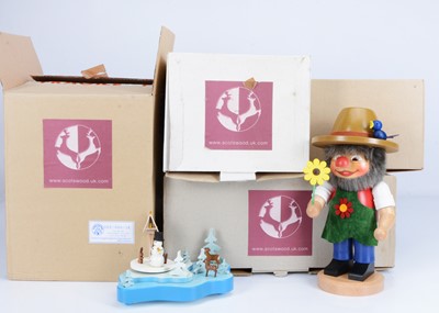 Lot 389 - Modern Christmas ornaments