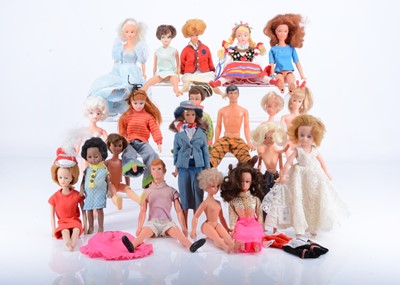 Lot 443 - A selection of vintage teenage fashion dolls