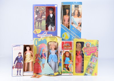 Lot 449 - Various boxed vintage fashion dolls