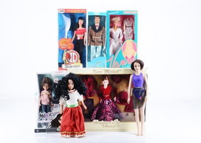 Lot 454 - Seven modern fashion and collectors dolls