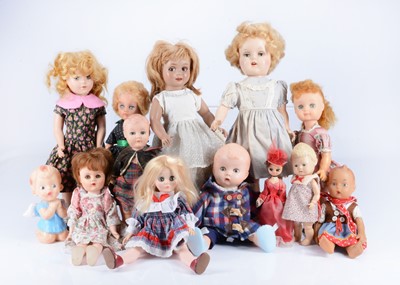 Lot 472 - Various dolls