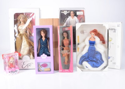 Lot 481 - Artist and collectors dolls