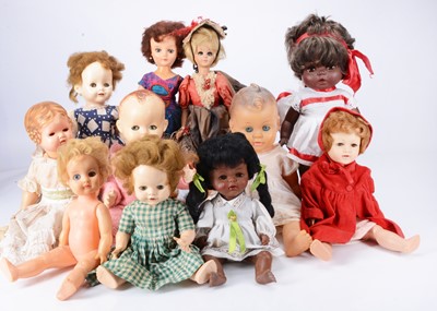 Lot 497 - A quantity of plastic and vinyl dolls