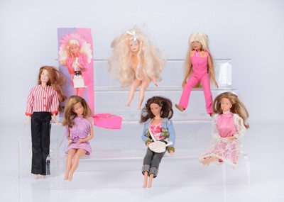 Lot 531 - Mattel Barbie and friends dolls