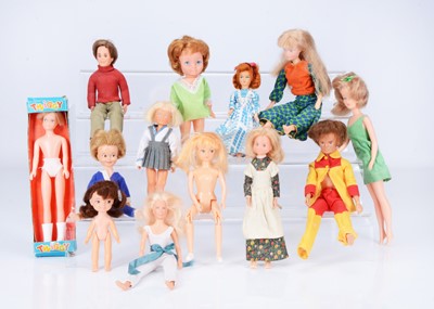 Lot 533 - Various plastic and vinyl post-war dolls