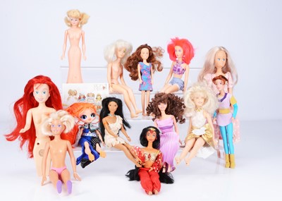 Lot 538 - Various fashion, teen and character dolls