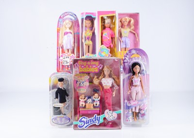 Lot 556 - Seven Pedigree, Hasbro and Vivid Sindy dolls