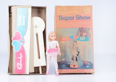 Lot 564 - A Pedigree Sindy Super Show and ballerina