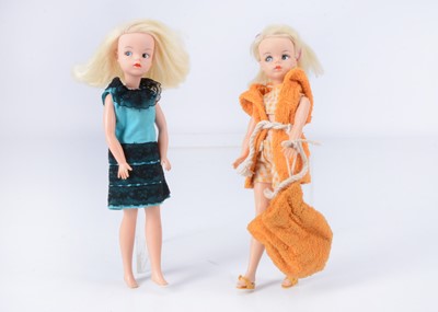 Lot 572 - Two Pedigree 1968 platinum side-part Sindy dolls