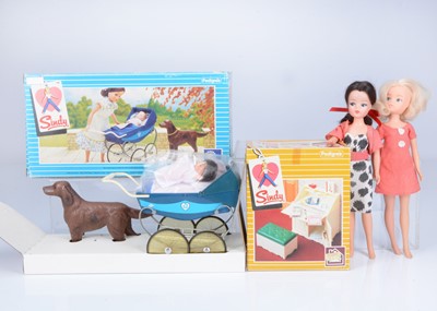 Lot 590 - Sindy Accessories