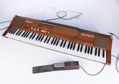 Lot 526 - Roland Plus 70 Keyboard