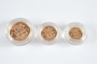 Lot 14 - A modern Royal Mint UK Gold Proof Sovereign Premium Three-Coin Collection