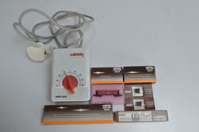 Lot 8 - Marklin Z gauge coach track and controller (8)