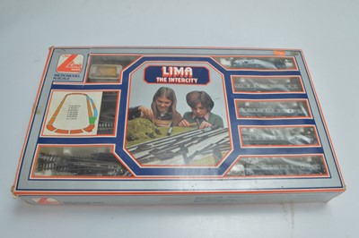 Lot 15 - Lima Inter City N gauge Train set with extra wagons (3)