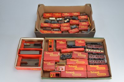 Lot 22 - Early Tri-ang Locomotive Rolling Stock and Buildings 00 gauge mostly in original boxes (29)