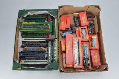 Lot 23 - Tri-ang Hornby and other Locomotives Coaches and wagons 00 gauge (31)