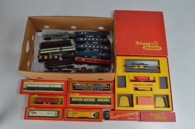 Lot 26 - Tri-ang Hornby Locomotives and rolling stock including Battle Space items 00 gauge  (25)