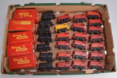 Lot 34 - Tri-ang Dock Authority Diesel shunters  (26)