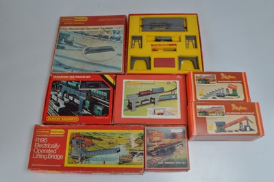 Lot 40 - Tri-ang Hornby 00 gauge operating accessories all in original boxes (8)
