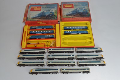 Lot 41 - Tri-ang 00 gauge Blue Pullman original sets with extra loose vehicles (13)