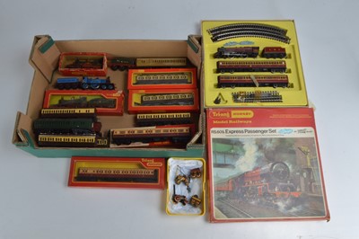 Lot 49 - Tri-ang Hornby 00 gauge Passenger set with other Locomotives and Coaches (19)