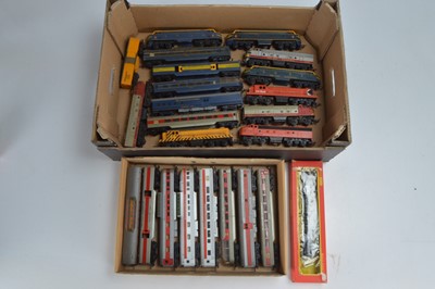 Lot 57 - Tri-ang Transcontinental Diesel Locomotives and Rolling Stock (24)