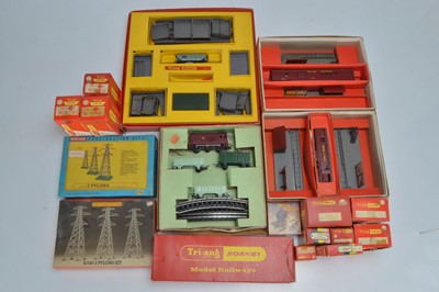 Lot 70 - Tri-ang Modeland 00 gauge scenic accessories (17)