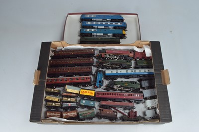 Lot 71 - Tri-ang Hornby Peco and other 00 gauge Locomotives and rolling stock (34)
