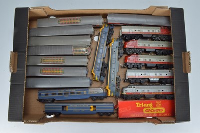 Lot 72 - Tri-ang 00 gauge Transcontinental Locomotives and coaches (17)