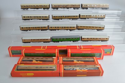 Lot 97 - Hornby SR and LNER coaches 00 gauge (21)