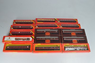 Lot 119 - Hornby 00 gauge Coaches in original boxes (15)