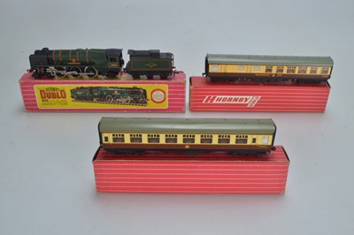 Lot 167 - Hornby-Dublo 00 Gauge 2-Rail boxed Rebuilt West Country Class 'Barnstable' and two BR WR brown and cream Coaches including late issue Restaurant Car (3)