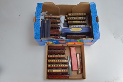 Lot 183 - Hornby-Dublo 00 Gauge mostly unboxed 3-Rail Type D tinplate BR LNER and LMS Coaches and TPO Set (32)