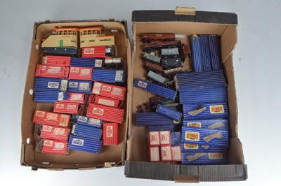 Lot 202 - Hornby-Dublo 00 Gauge boxed and unboxed 2 and 3-Rail Rolling stock mostly repainted and Track and Accessories and various empty boxes (37 trucks  and accessories)