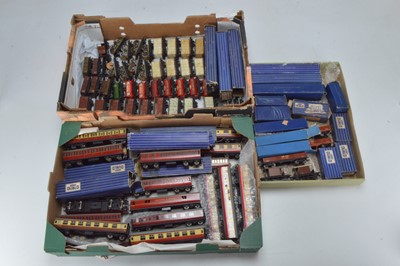 Lot 208 - Hornby-Dublo 00 Gauge 3-Rail boxed and unboxed Coaches (31) and Goods Rolling Stock (60)