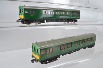 Lot 214 - Hornby-Dublo 00 Gauge 2-Rail unboxed BR SR green 2-Car EMU (2)