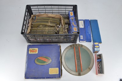 Lot 221 - Hornby-Dublo 00 Gauge 3-Rail Track including large curves points and Turntable (l210+)