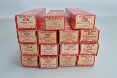 Lot 228 - Hornby-Dublo 00 Gauge boxed 2-Rail BR maroon Super Detail Sleeping Cars Full Brake Corridor Coaches and 6-wheel Stove Brake Van (15)