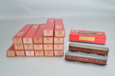 Lot 229 - Hornby-Dublo 00 Gauge mostly boxed 2-Rail BR maroon Super Detail Full Brake and  Corridor Coaches Pullman Cars and TPO  and other Coaches (21)