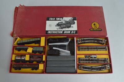 Lot 239 - Trix OO Gauge 251 Goods Train Set with additional items (boxed set with additional items in box)