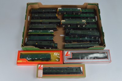 Lot 269 - Hornby Lima Bachmann Diesel Locomotives Multiple Units and coaches all in green liveries 00 gauge (21)